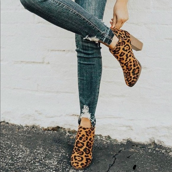 LEOPARD SIDE CUT BOOTIE - Picture 4 of 4